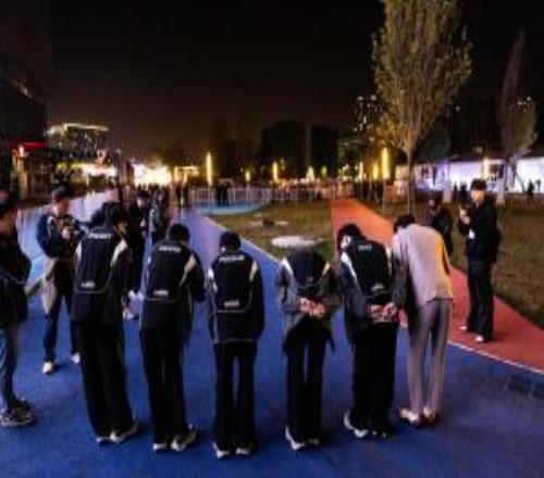 在高强度竞 在高强度竞